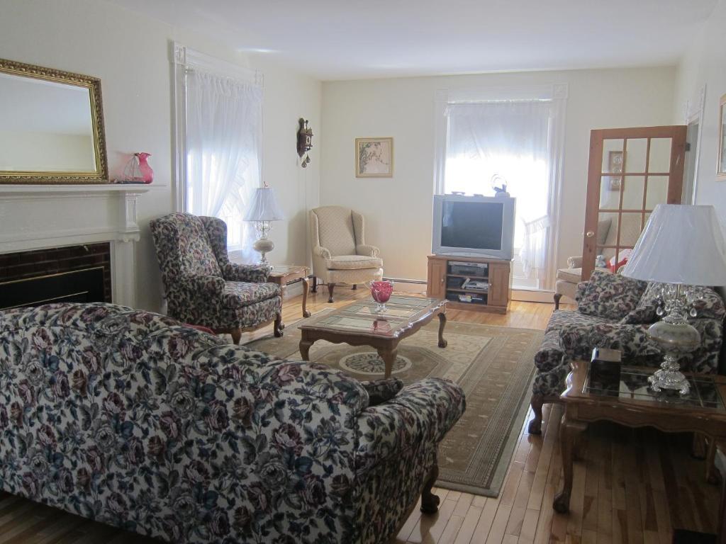 Summers Country Inn Digby Bagian luar foto